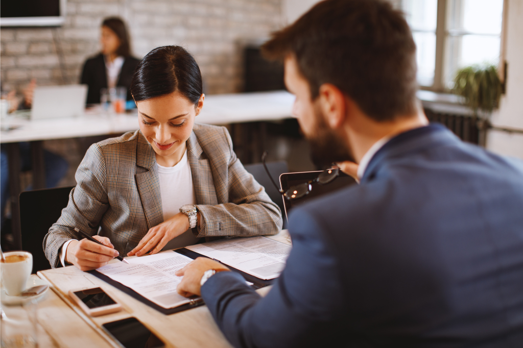 Contratos y Servicios